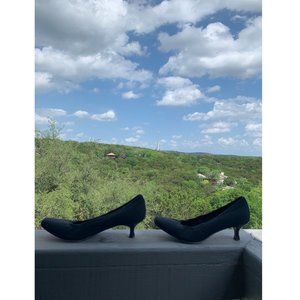 Donald J. Pliner Black Low Stretch Heels - Sz